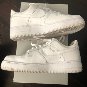 Womens Nike Air Force 1 with box !! Worn 1 time!!